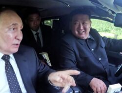 Momen Bromance Putin dan Kim Jong Un Gantian Nyetir Limosin Antipeluru