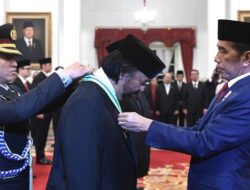 Cerita Jokowi Soal Paloh, Satu-satunya Ketum Partai Dipayungi Kepala Negara