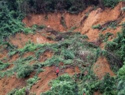 15 Tewas, 25 Orang Masih Tertimbun