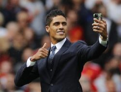 Raphael Varane Resmi Pensiun