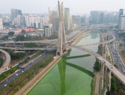 Penampakan Air Sungai Brasil Berubah Warna Hijau Zamrud