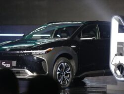 Toyota Sunat 30 Persen Target Produksi Kendaraan Pribadi Listrik 2026