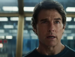 Impossible 8 Pamer Tom Cruise Gelantungan di Pesawat