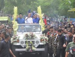 Jokowi Blusukan Dampingi Luthfi di Banyumas, Ribuan Warga Hadir