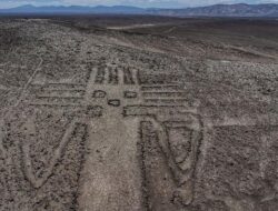 Jejak-jejak Ban Off Road Rusak Situs Geoglif Kuno Atacama