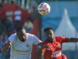 Arema Comeback Tekuk Semen Padang