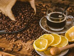 Benarkah Kopi Campur Lemon Bikin BB Turun? Ini Faktanya