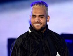 Chris Brown Gugat Warner Bros Rp8 T gegara Dokumenter