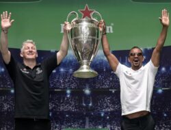 Nani dan Schweinsteiger Pamerkan Trofi Liga Champions di Jakarta