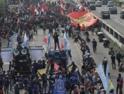 Polisi Tetapkan 13 Penyusup Aksi Keluhan Masyarakat Hari Buruh di Dewan Perwakilan Rakyat Jadi Tersangka