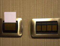 Trik Menyalakan Lampu Kamar Hotel Tanpa Kartu, Pada dasarnya Mudah