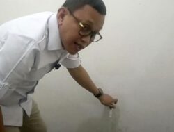 Menteri Karding Cek Rumah Bantuan Pemerintah PMI di Subang, Uji Coba Kamar Mandi