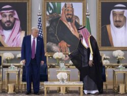 Trump Mulai Tur ke Saudi, Qatar dan UEA Bahas Kerja Sama Ekonomi