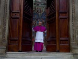 Momen Pintu Kapel Sistina Ditutup, Conclave Resmi Dimulai