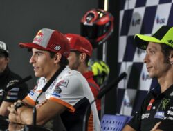 Bos Ducati Desak Rossi Jabat Tangan Marquez