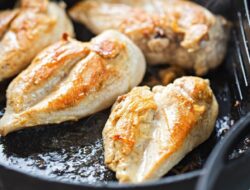 Dada Ayam vs Paha Ayam, Mana yang Lebih Sehat?