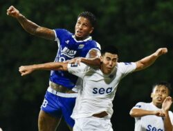 Dihajar Lion City, Hodak Kritik Lini Belakang dan Finishing Persib