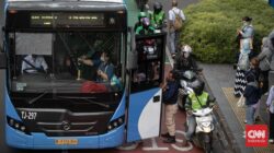 Transjakarta Lakukan Penyesuaian Rute Imbas Bencana Banjir