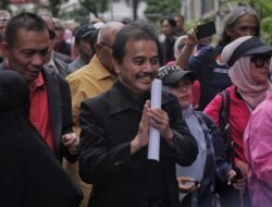 Roy Suryo Cs Dicekal ke Luar Negeri, Dianjurkan Lapor Polisi
