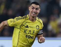 Viral Ronaldo Minum dengan Tips Aneh, Ternyata Ini Manfaatnya