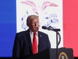 Trump Usir Pria saat Pidato di Iowa dan Menuduhnya Penghasut Bayaran