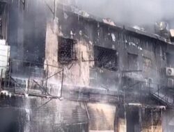 Penampakan Kebakaran Mal Karachi Pakistan, 14 Tewas & 70 Hilang