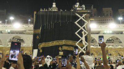 Pengusaha UEA Diklaim Kirim Kiswah Kabah ke Epstein di AS