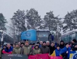 Momen Sejahtera 157 Tahanan Ukraina usai Dibebaskan Rusia