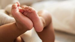 Viral Bayi 24 Hari Diduga Diberi Telur Mentah oleh Neneknya, Dokter Ungkap Dampaknya